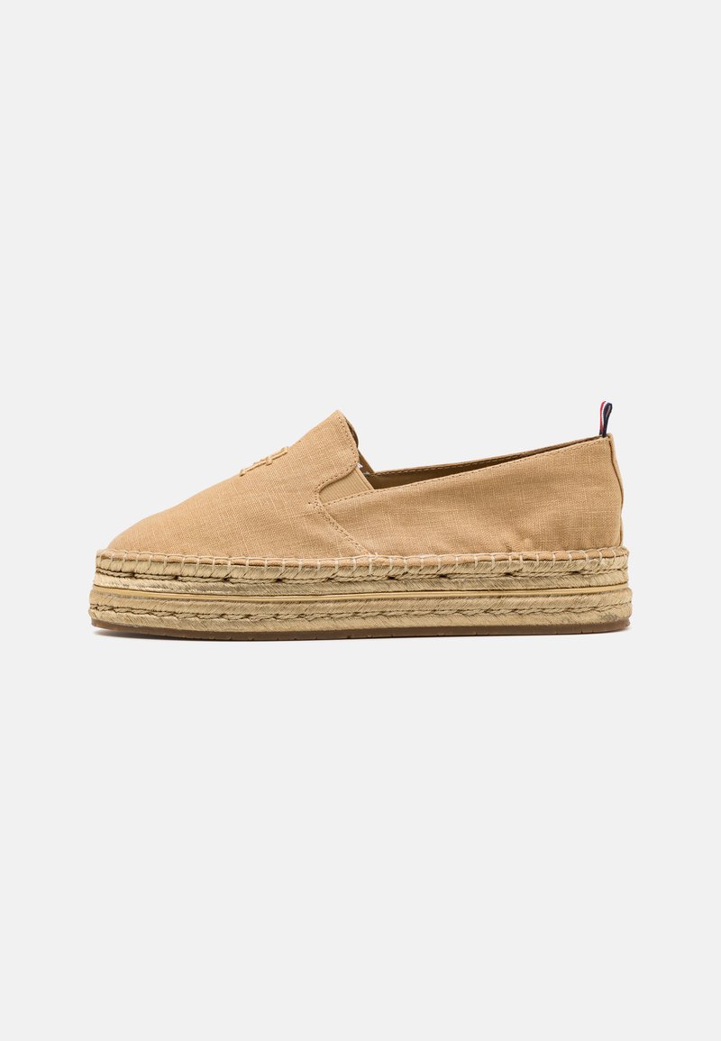 Tommy Hilfiger - EMBROIDERED FLATFORM - Mokasīni - classic khaki/gold, Palielināt