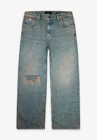 Jean en denim délavé avec une coupe ample, présentant un trou frangé au genou et un design classique à cinq poches. Ourlet brut en bas.