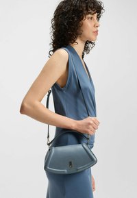 BOSS ARIELL niebieski