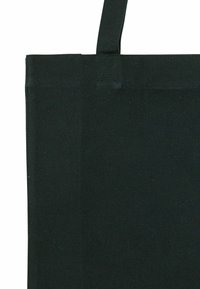Borsa tote in tela nera con manici robusti, caratterizzata da un design semplice e piatto e una superficie liscia. Nessun logo o motivo visibile.