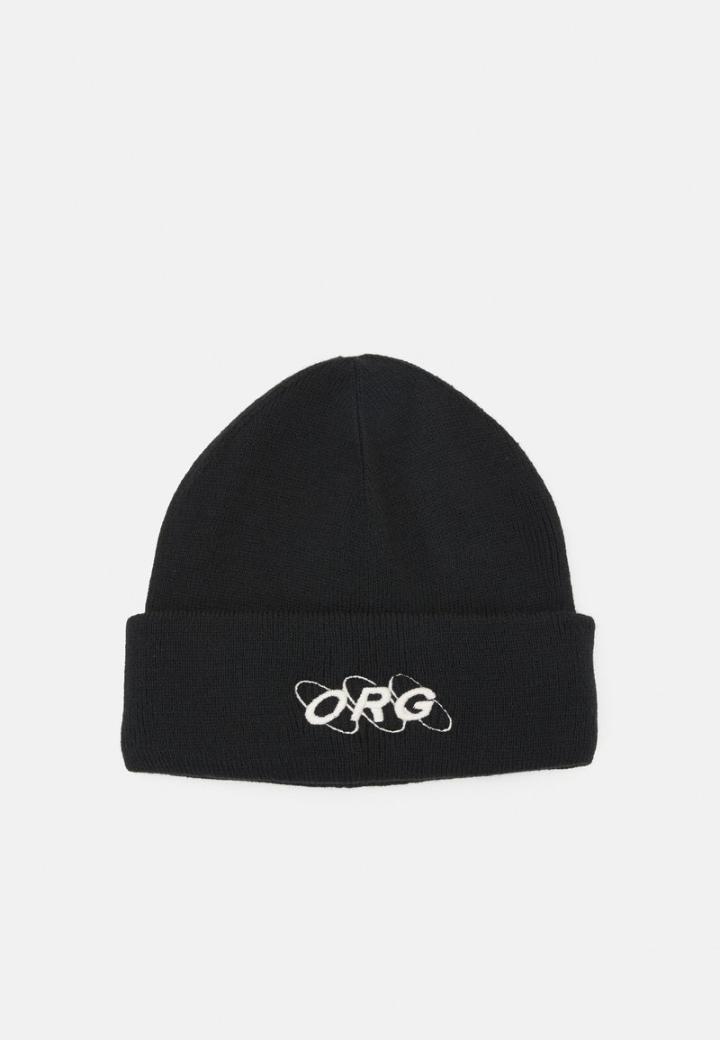 Gorro de malha preto com dobra na bainha, apresentando bordado branco "ORG" numa fonte divertida. Textura macia, formato de coroa arredondada.