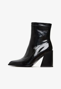 Vybráno, patent black