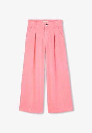 Pantalones de pana rosa de pierna ancha con trabillas, pliegues delanteros, bolsillos laterales y cierre de botón metálico en la cintura.