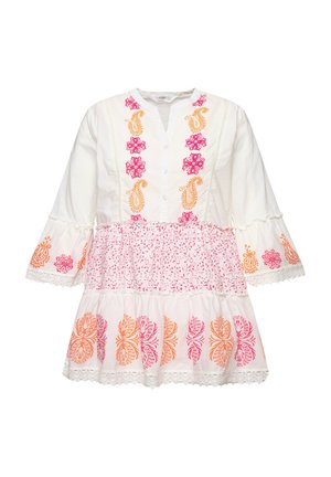 Hvid, bomulds kjole med pink og orange blomsterbroderi, knaplukning, og udvidede ærmer; har et lagdelt skørt og blondekant.