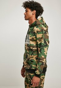 Southpole SPRAY - Kapucnis pulóver - camo aop