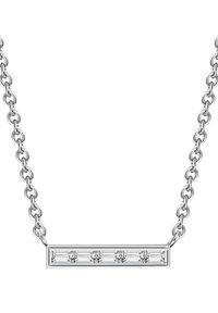 Silverhalsband med en rektangulär hänge som har fyra klara stenar, strukturerad yta och en polerad finish.