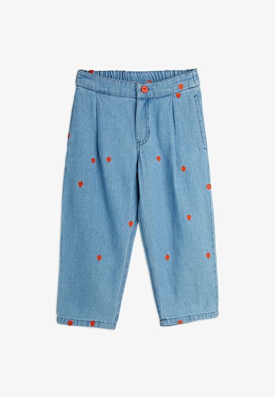 Calças de ganga com um cós elástico, azul, apresentando bordados de corações vermelhos espalhados por todo o tecido. Design de perna reta.