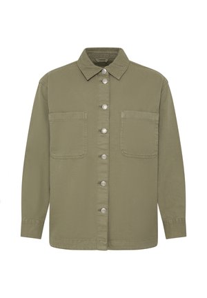 Leichtes olivgrünes Hemdjackett aus robustem Stoff, mit einer vorderen Knopfleiste, zwei Brusttaschen und einem klassischen Kragen.