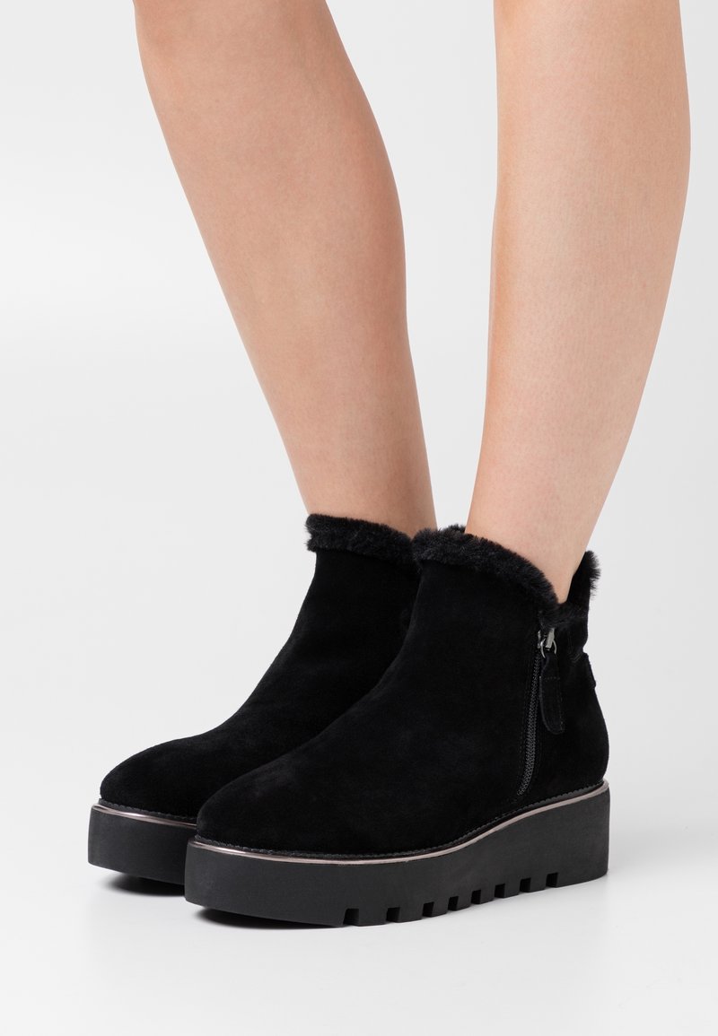 Tamaris Bottines compensées - black