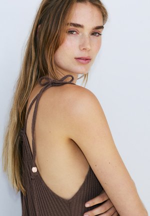 PULL&BEAR, STRAPPY PANELLED WITH BOW DETAIL - DRESS - Robe de jour - brown