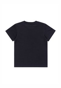 Camiseta de manga corta en azul marino oscuro, hecha de algodón, con cuello redondo y una superficie simple y suave sin patrones ni adornos visibles.