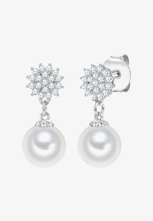 Orecchini a perno in argento con grappolo rotondo di cristalli trasparenti e una singola perla bianca pendente sotto ogni grappolo.