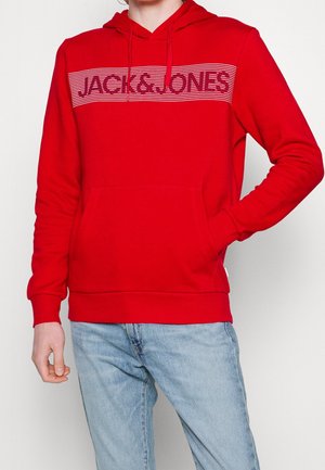 Sudadera roja de mezcla de algodón, con un bolsillo en la parte frontal, puños acanalados y una banda de logo a rayas horizontales en el pecho.