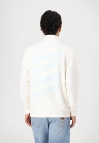 Thumbnail Image 4