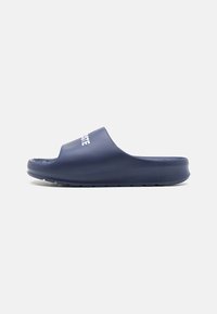 Sandale à glissière bleu marine en plastique moulé, dotée d'une large bande supérieure et d'une semelle texturée pour une meilleure adhérence. Marque visible sur le côté.