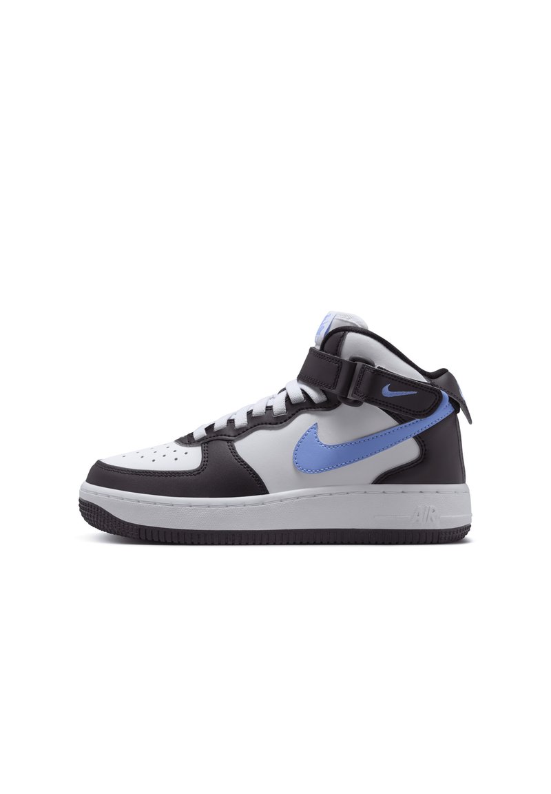 Wysokie sneakersy z białej, szarej i czarnej skóry, z niebieskim logo Nike Swoosh, regulowanym paskiem i perforowanym noskiem.