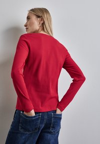 Street One MIT HERZAUSSCHNITT - Langarmshirt - rot