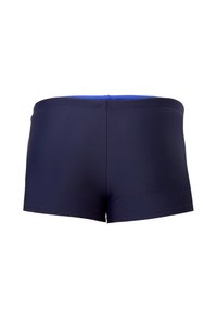 Shorts de bain navy fabriqués dans un tissu lisse et extensible. Présentent un design simple avec une taille élastique et sans motifs ni accents supplémentaires.