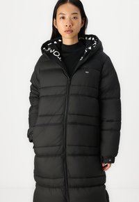 Tommy Jeans MAXI ROUCH TAPE JACKET - Winter coat - black
