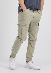 Alpha Industries AIRMAN PANT - Cargobyxor - vintage sand