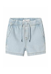 Shorts en denim bleu clair avec une taille élastique et un cordon de serrage. Comprennent des poches latérales et des détails de coutures subtils.