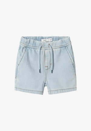 Shorts din denim de culoare albastru deschis, cu talie elastică și șnur ajustabil. Include buzunare laterale și detalii subtile de cusătură.