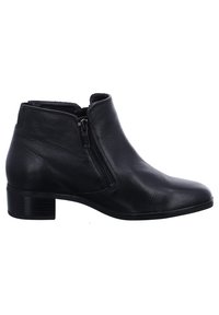 Bota de piel negra hasta el tobillo con una cremallera lateral, puntera redonda y un tacón bajo en bloque. Textura suave con un diseño minimalista y sin patrones visibles.
