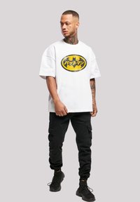 F4NT4STIC DC COMICS BATMAN JAPANESE LOGO - Apdrukāts T-krekls - white