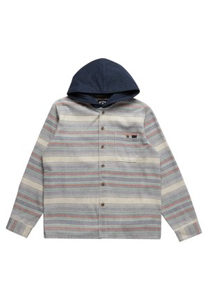 Koszula typu kurtka zapinana na guziki w paski, z długimi rękawami, kieszenią na piersi i ciemnoniebieskim kapturem. Kolory obejmują beż, szarość, pomarańcz i jasny niebieski.
