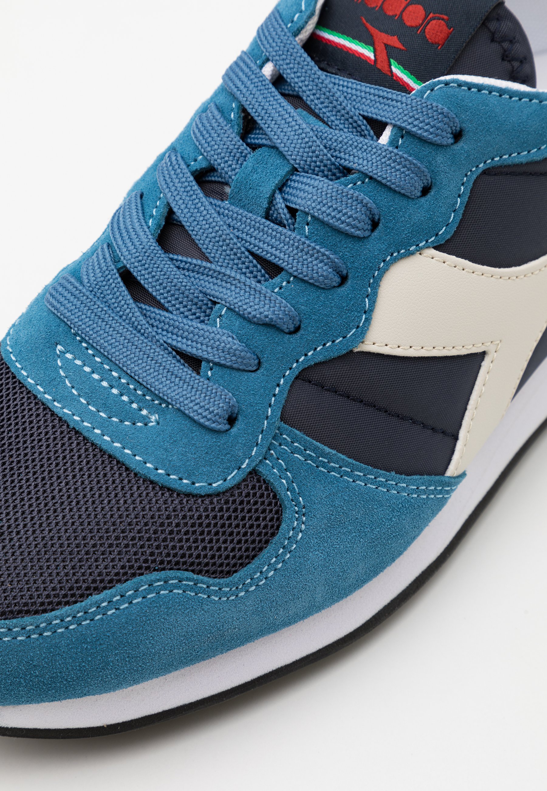 diadora trainers blue
