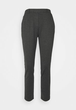 Pantalon gris sur mesure, coupe slim, texture tissée, devant plat, passants pour ceinture et ourlet fermé. Pas de poches visibles ni d'ornements.