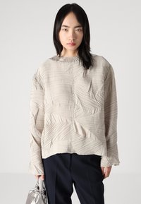 Thumbnail Image 5