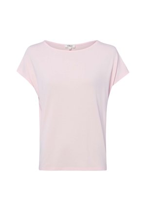 Jasnoróżowa bluzka damska z krótkim rękawem, okrągłym dekoltem, luźnym krojem oraz metką marki s.Oliver na kołnierzyku.