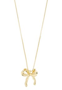 Gouden ketting met een strikvormige hanger met gladde, glanzende oppervlakken en een dunne ketting. De strik heeft elegante, gebogen linten.