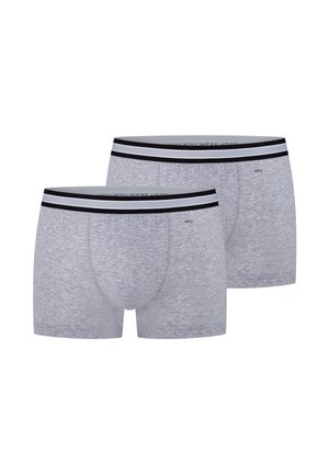 To par lysegrå herreboxershorts med sort-hvide stribede linninger, vist mod en hvid baggrund.