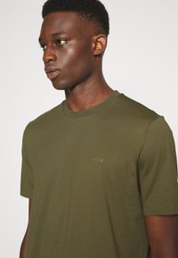 BOSS THOMPSON - T-shirt básica - open green