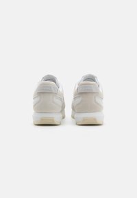 Calvin Klein Jeans TOOTHY RUNNER IRREGULAR LINES  - Tenisice - bright white/creamy white
