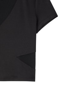 Top corto nero a maniche corte, con dettagli in mesh a taglio laterale, realizzato in un tessuto morbido e elasticizzato.