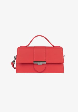 Sac à main en cuir rouge avec poignée supérieure, fermeture à rabat, fermoir argenté et bandoulière amovible sur fond blanc.