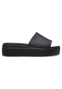 Sandalias de plataforma negras con una tira ancha, hechas de material suave, que cuentan con una base texturizada y una suela elevada para mayor comodidad.