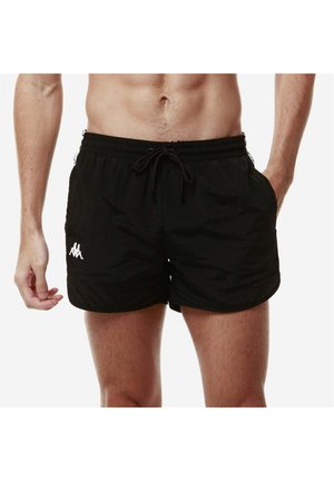 Bañador negro hecho de tejido ligero, con una cinturilla elástica con cordón y un acento de logotipo blanco en el muslo izquierdo.