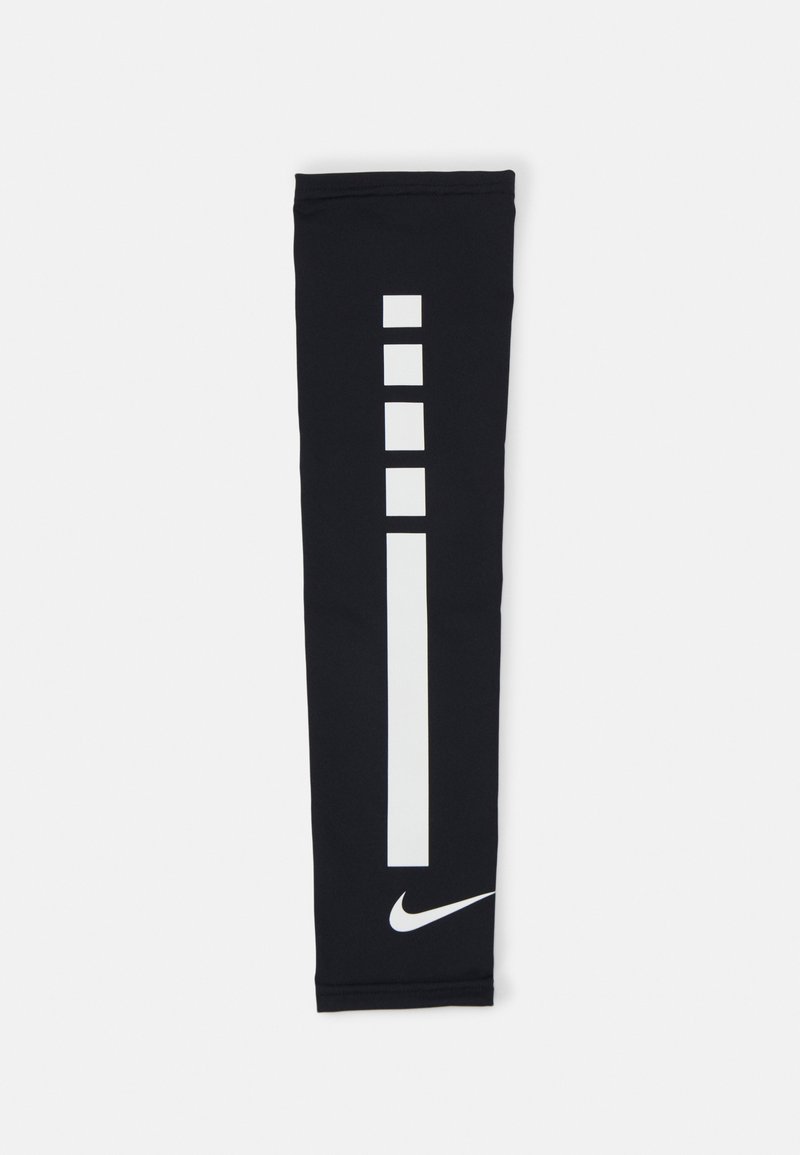 Manguito desportivo preto da Nike com um design de riscas verticais brancas e cinco acentos quadrados, feito de material leve e elástico.