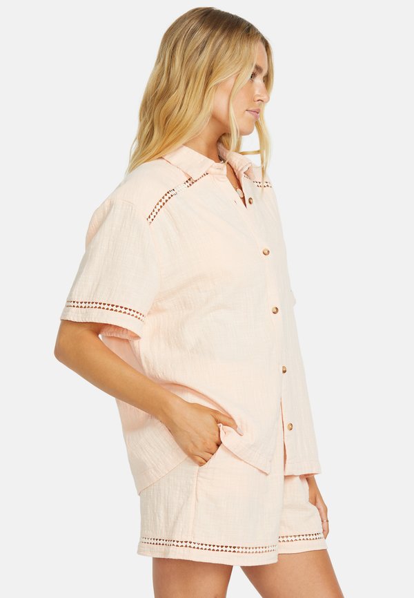 MIT KURZEN ÄRMELN - Button-down blouse - mef4