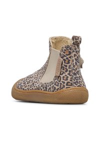 Stivaletto slip-on per bambini in tessuto leopardato, con pannello laterale elastico beige, suola in gomma color cuoio e linguetta sul tallone.