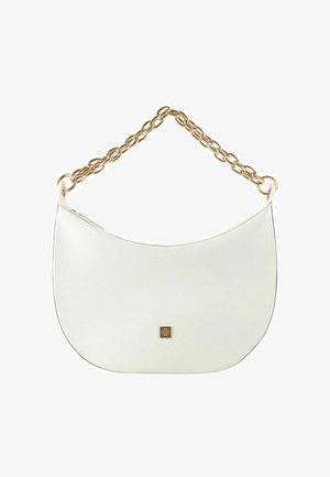 Borsa in pelle bianca con un design curvo, dotata di una tracolla in catena dorata e un piccolo logo dorato accentuato al centro in basso.