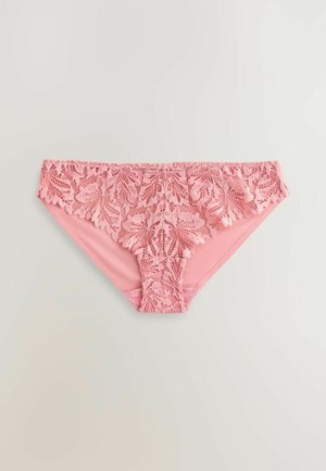 Rózsaszín csipkés női alsónemű bonyolult virágmintákkal, sima anyagalappal. A derékrészen csipkebetéttel van ellátva, amely puha textúrát ad.