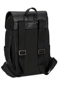 Svart ryggsäck med en strukturerad läder topp, canvas kropp, justerbara remmar, sidofickor och silverfärgade detaljer.