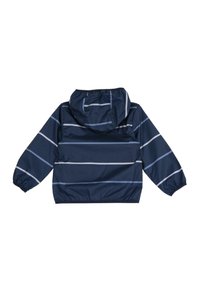 Veste imperméable bleu marine avec des rayures horizontales bleu clair, une capuche, des poignets élastiques et un design léger pour un enfilage facile.