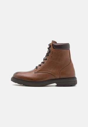 Tommy Hilfiger OUTDOOR WARM BOOT - Botines con cordones - winter cognac