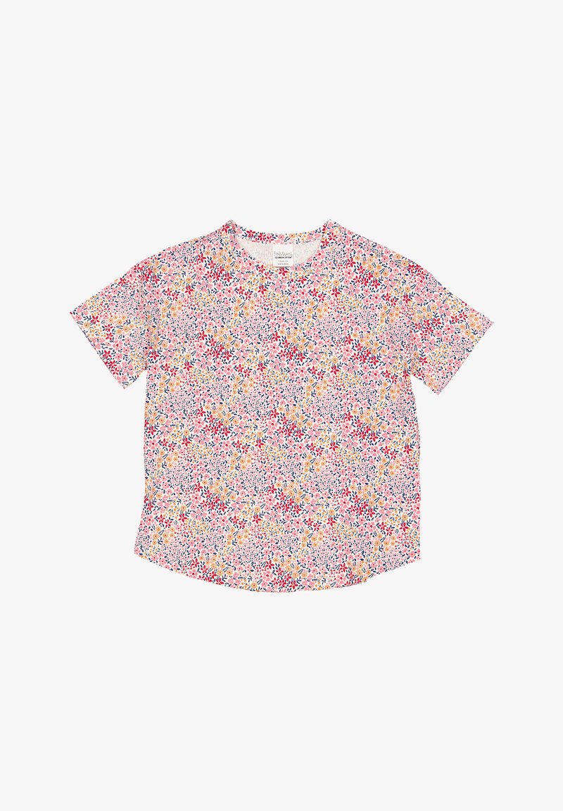 Krátký rukáv tričko z světle růžové látky s květinovým vzorem v odstínech červené, žluté a námořnické modré. Kulatý výstřih, volný střih.
